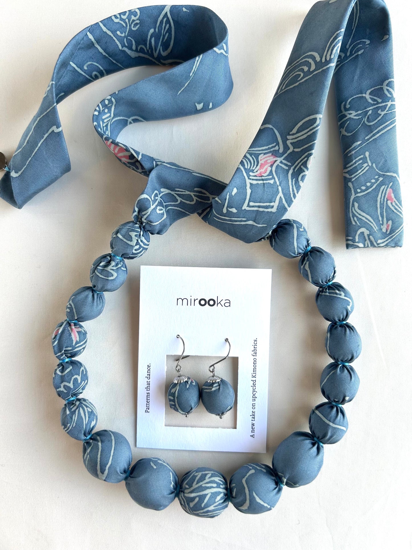 KIRA Necklace -Vase in Blue