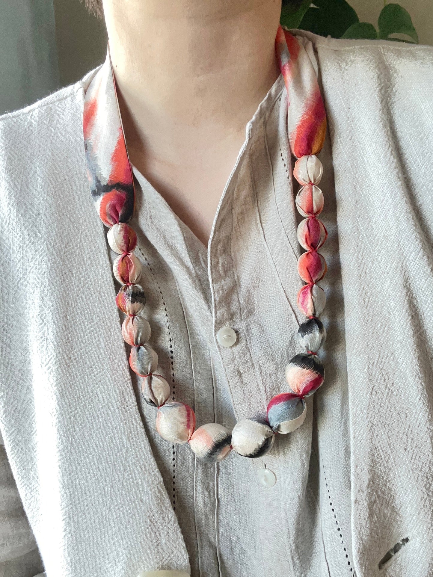 Collar KIRA - Mármol Carmesí