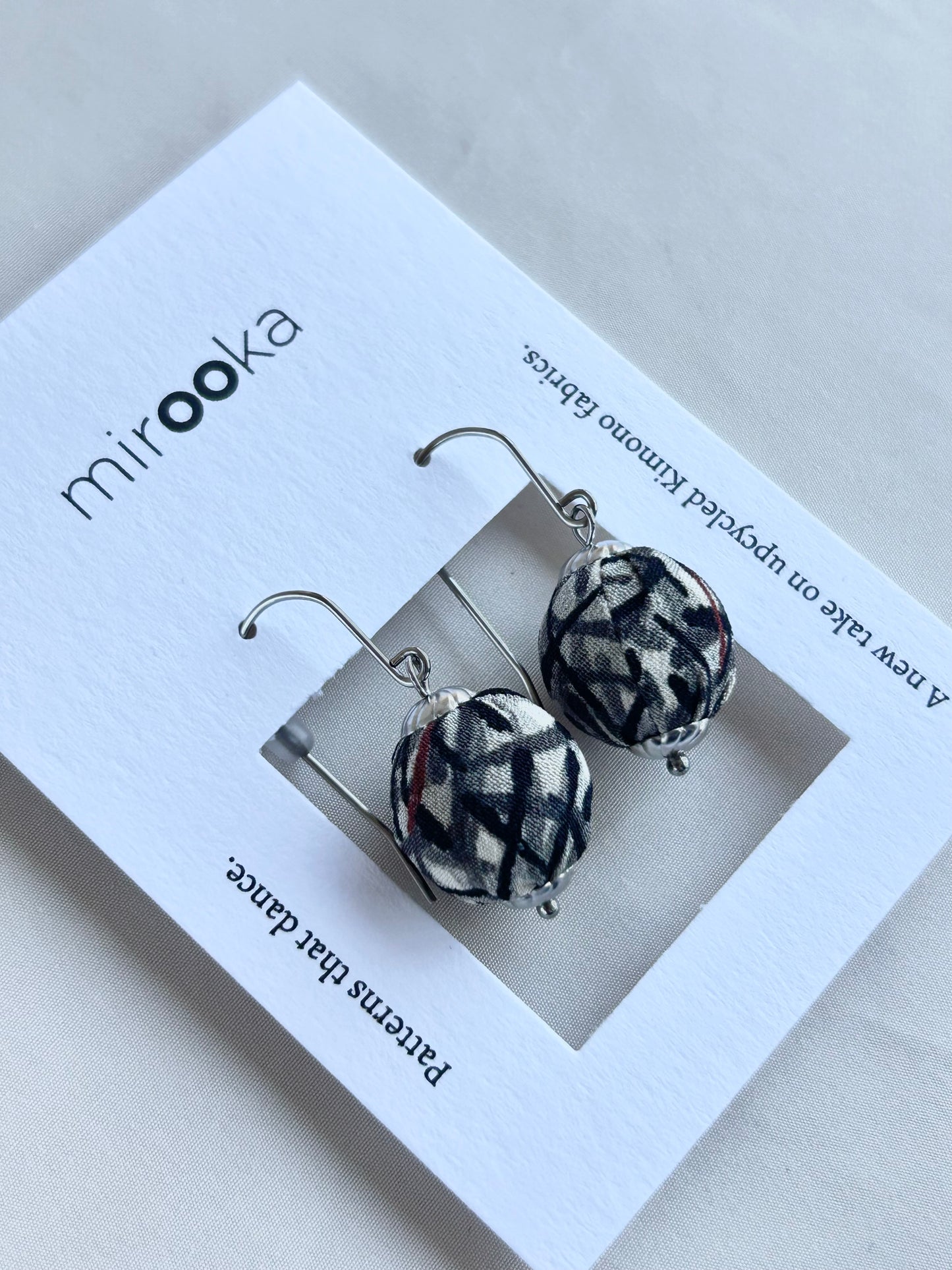 Pendientes KIRA - Gris guijarro