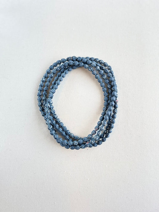 Collar FIJI en jarrón, en azul