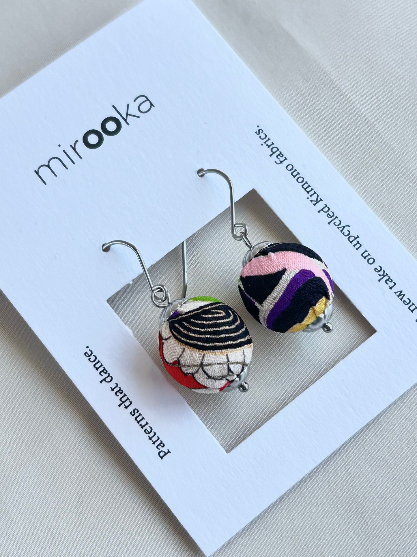 Boucles d'oreilles KIRA - Mélange sombre Fleur Bonbon
