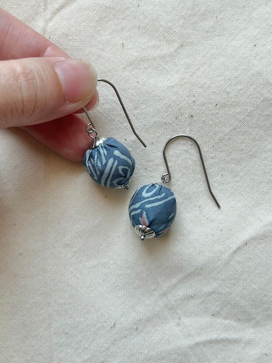 Pendientes KIRA -Jarrón en azul