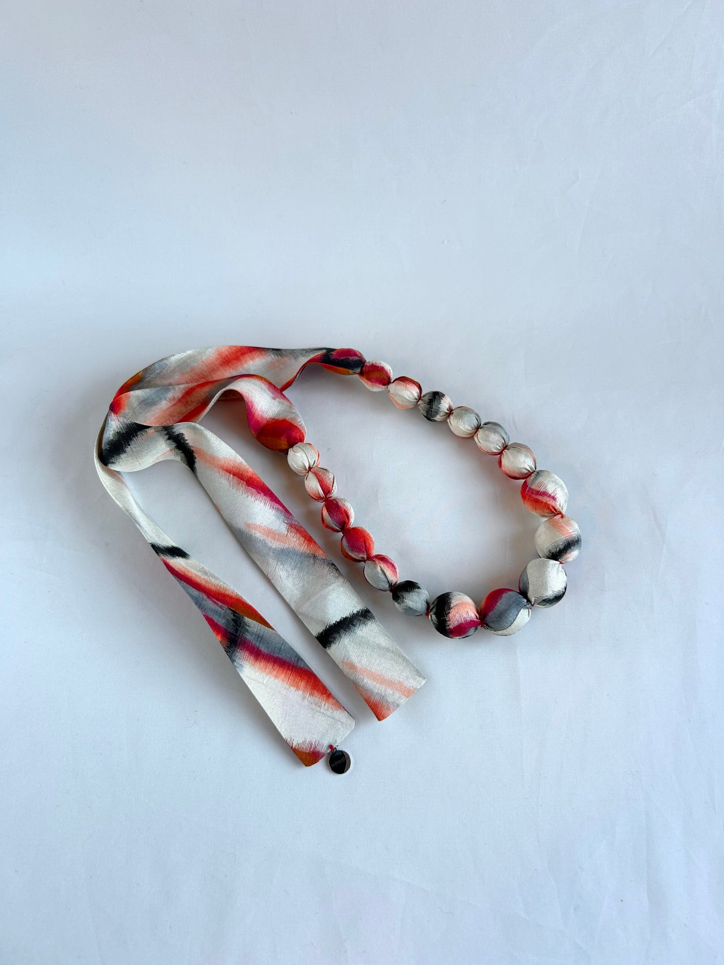 Collar KIRA - Mármol Carmesí