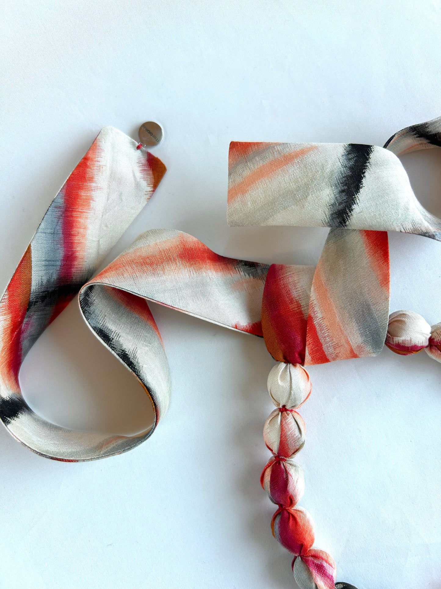 Collar KIRA - Mármol Carmesí
