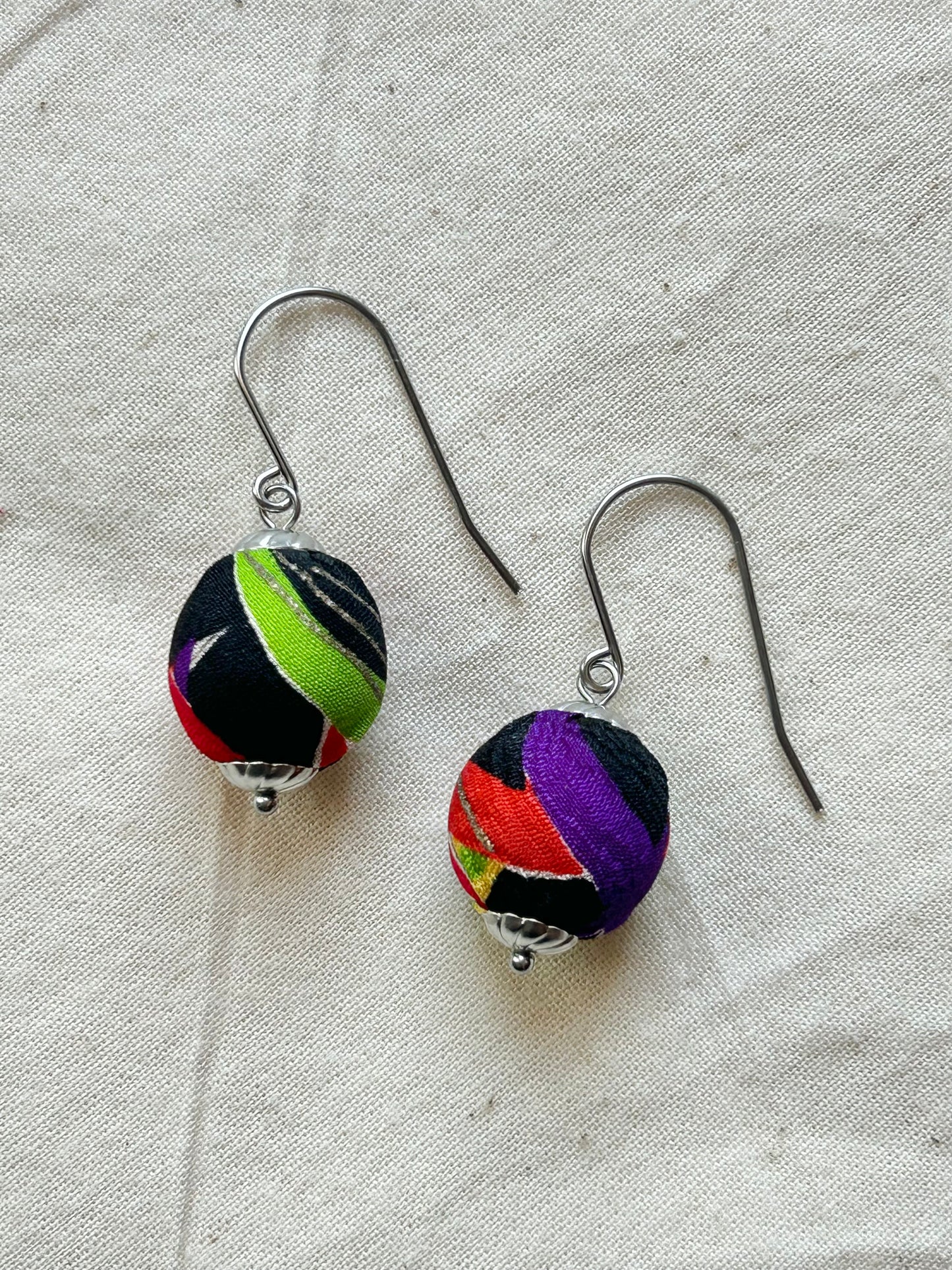 Boucles d'oreilles KIRA - Mélange sombre Fleur Bonbon